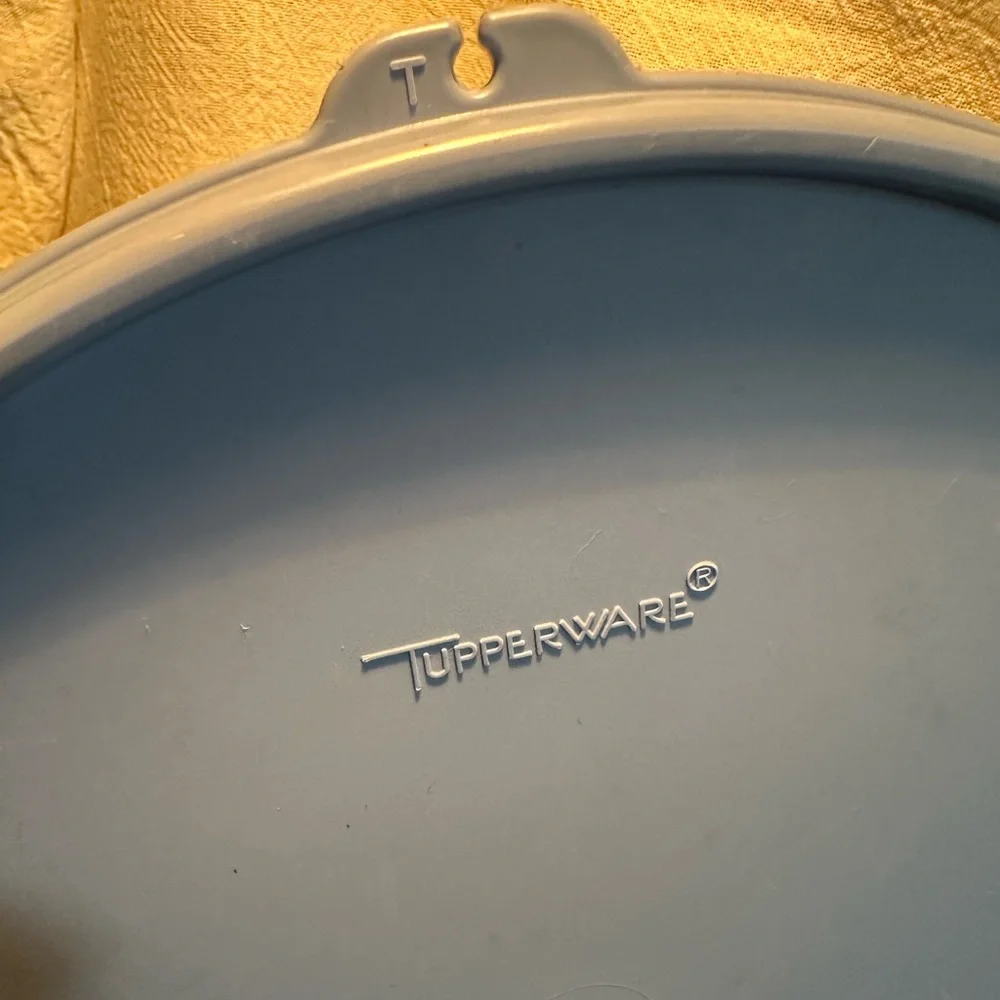 Desirable Wedgewood Blue Lidded Vintage Tupperware Clear Colander Strainer